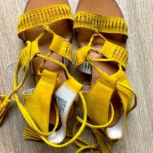Caslon Wrap Around Suede Sandals Size 5